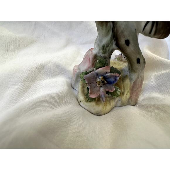 Cardinal Perched On Tree Trunk Royal Adderly Bone China 3.5" Staffordshire. - Picture 3 of 14